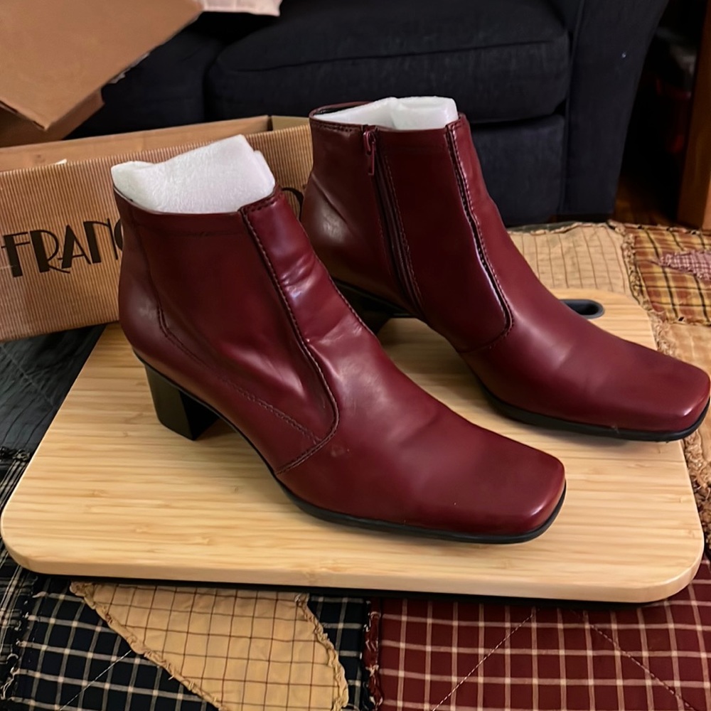 Franco Sarto Chianti - burgundy ankle height booties